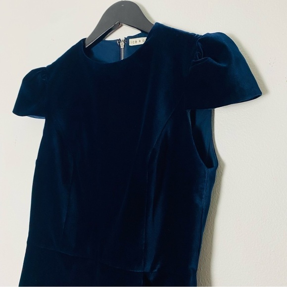 ALICE + OLIVIA Enid Ruffle Short Sleeve Cocktail Velvet Mini Dress Navy Size 2 - Picture 4 of 16